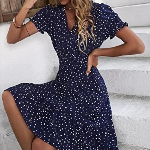 Banana Republic Dresses & Skirts - Banana Republic navy vneck short sleeve heart print dress size XS